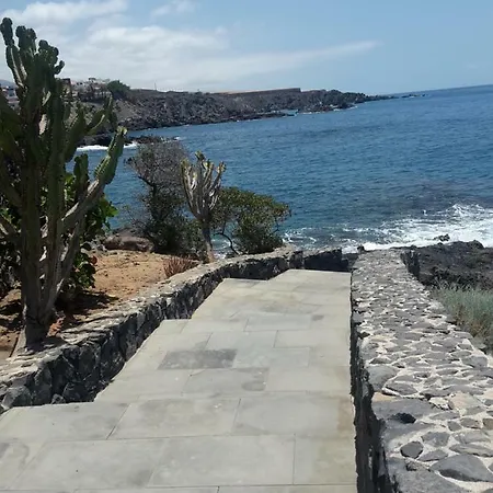 Janias